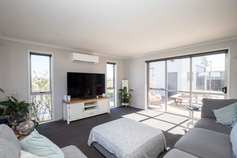 Photo of property in 64 Darlington Street, Ngatea, 3503