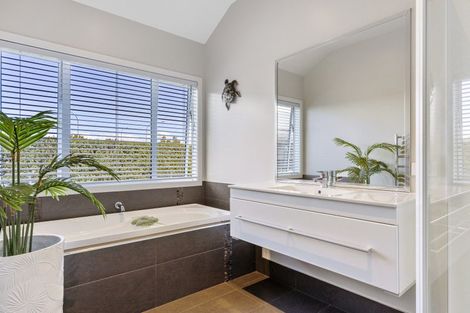 Photo of property in 2 The Pheasant Tail, Nukuhau, Taupo, 3330