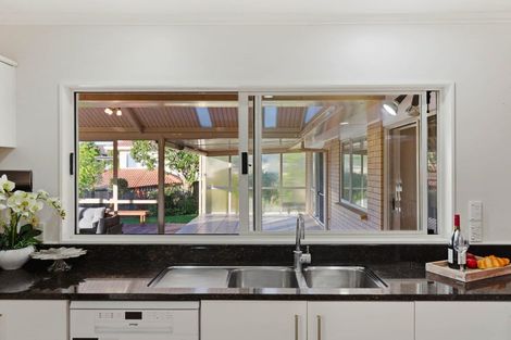 Photo of property in 33 Wiltshire Place, Somerville, Auckland, 2014