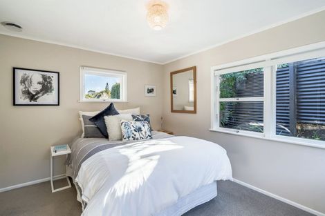 Photo of property in 5 Sea Vista Avenue, Beach Haven, Auckland, 0626