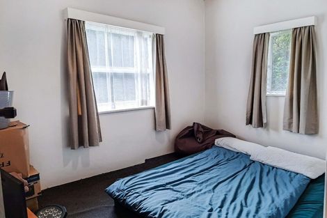 Photo of property in 42 Pokohiwi Road, Normandale, Lower Hutt, 5010