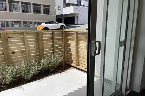 Photo of property in 2/30 Pirie Street, Mount Victoria, Wellington, 6011