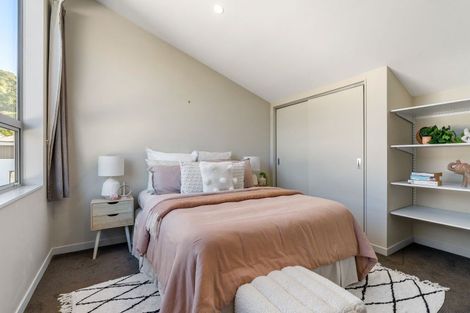 Photo of property in 9/8 Thatcher Crescent, Crofton Downs, Wellington, 6035