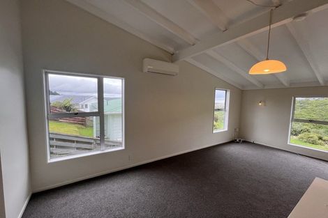 Photo of property in 34b Colchester Crescent, Newlands, Wellington, 6037