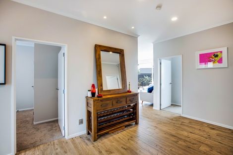 Photo of property in 15 Remana Crescent, Huapai, Kumeu, 0810