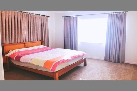 Photo of property in 6 Lancia Way, Oteha, Auckland, 0632