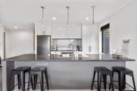 Photo of property in 17 Old Wairoa Road, Papakura, 2110