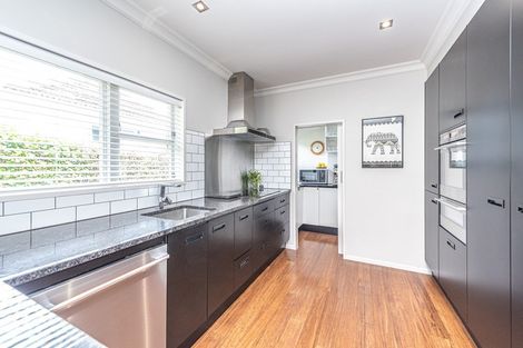 Photo of property in 106 Great North Road, Saint Johns Hill, Whanganui, 4500