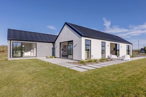 Photo of property in 14 Village Green Drive, Huntingdon, 7774