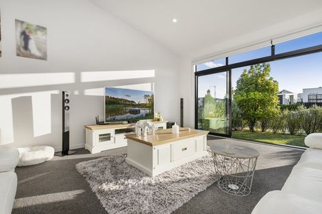 Photo of property in 15 Liberation Road, Papakura, 2110