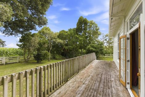 Photo of property in 225 Kuku Beach Road, Kuku, Manakau, 5570