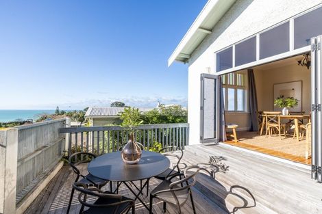 Photo of property in 16 Lighthouse Road, Bluff Hill, Napier, 4110