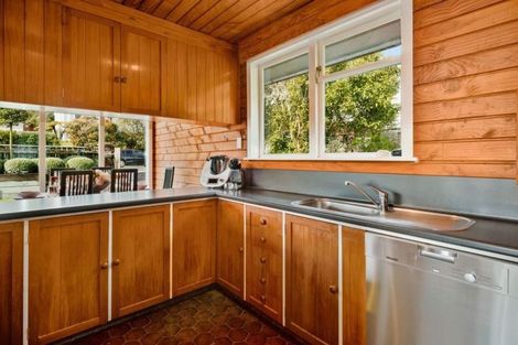 Photo of property in 40 Taylor Terrace, Tawa, Wellington, 5028