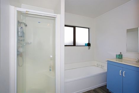 Photo of property in 49 Riverside Drive, Waiuku, 2123