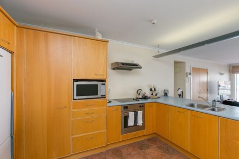 Photo of property in Endeavour Apartments, 6/125 Thorndon Quay, Pipitea, Wellington, 6011