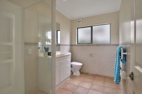 Photo of property in 31 Oakwood Grove, Eastern Beach, Auckland, 2012