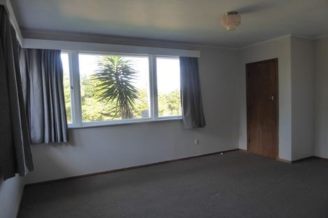 Photo of property in 17 Gill Crescent, Blockhouse Bay, Auckland, 0600