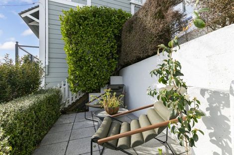 Photo of property in 19 Shannon Street, Mount Victoria, Wellington, 6011