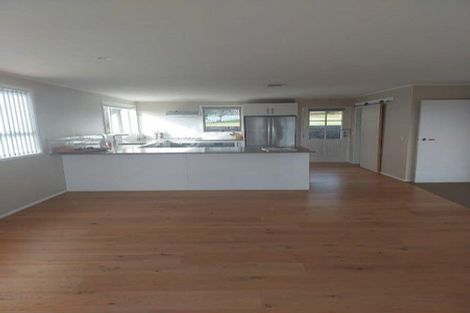 Photo of property in 137 Winara Avenue, Waikanae, 5036