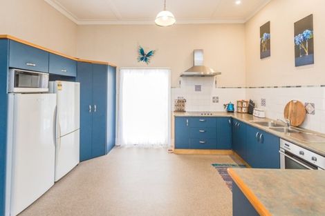 Photo of property in 21 Weraroa Road, Waverley, 4510