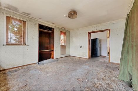 Photo of property in 12 Ozich Avenue, Te Atatu South, Auckland, 0610