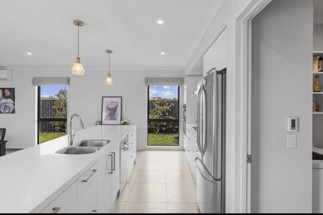 Photo of property in 129 Aviemore Drive, Highland Park, Auckland, 2010