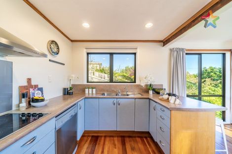 Photo of property in 24 Titiro Moana Road, Korokoro, Lower Hutt, 5012