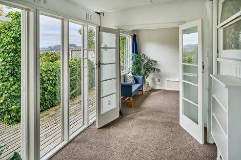 Photo of property in 30 Mana View Road, Paremata, Porirua, 5026