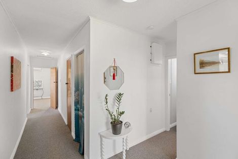 Photo of property in 4 Crewe Crescent, Hokowhitu, Palmerston North, 4410