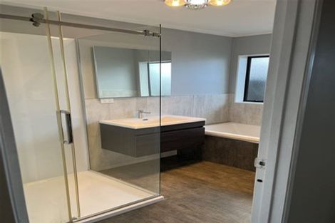 Photo of property in 2/25 Nicholas Road, Somerville, Auckland, 2014