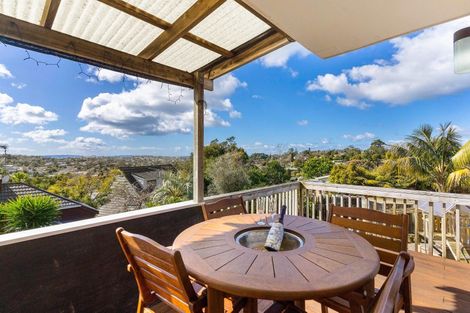 Photo of property in 123 Carlisle Road, Northcross, Auckland, 0632