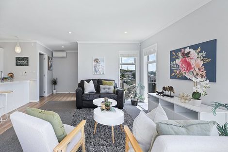 Photo of property in 5 Madeira Close, Whitby, Porirua, 5024