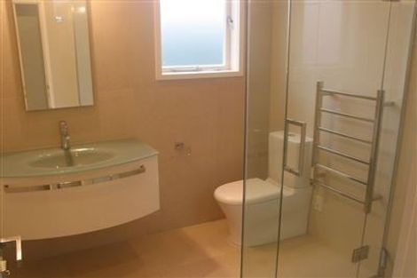 Photo of property in 1/140 Beach Road, Castor Bay, Auckland, 0620