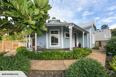 Photo of property in 6 Milton Road, Bluff Hill, Napier, 4110