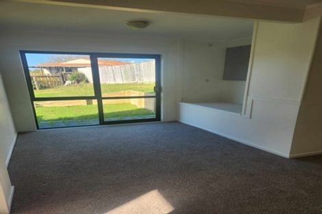 Photo of property in 4 Wanita Place, Totara Vale, Auckland, 0629