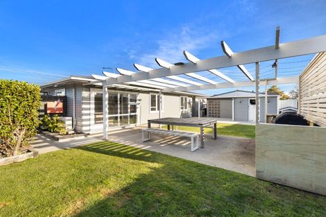 Photo of property in 1 Battersea Place, Roslyn, Palmerston North, 4414