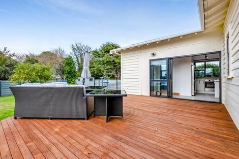 Photo of property in 16 Dixon Avenue, Hawera, 4610