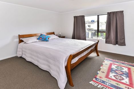 Photo of property in 2/19 Smiths Avenue, Papakura, 2110