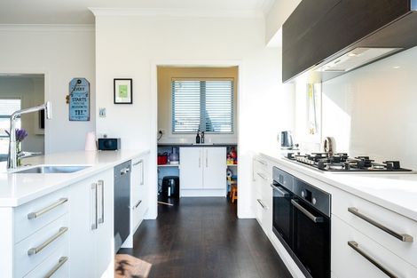 Photo of property in 11 Whakatomo Place, Havelock North, 4130