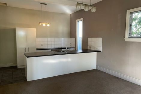 Photo of property in 4/6 Defoe Place, Waltham, Christchurch, 8023