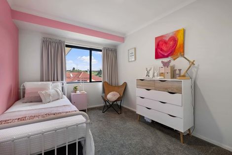 Photo of property in 17 Downing Place, Welcome Bay, Tauranga, 3112