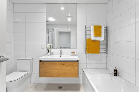 Photo of property in 12 Port Way, Rosehill, Papakura, 2113