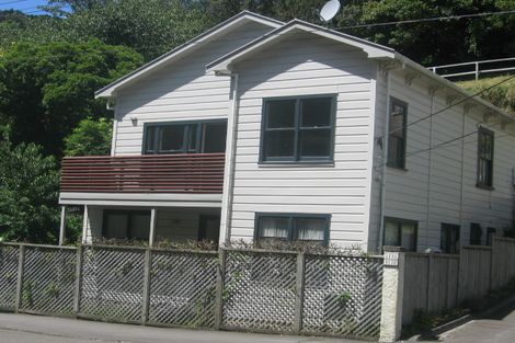 Photo of property in 48 Fairview Crescent, Kelburn, Wellington, 6012