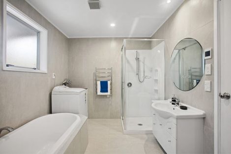 Photo of property in 7 Napuka Road, Henderson Valley, Auckland, 0612