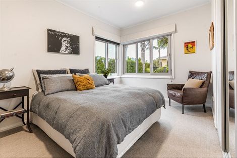 Photo of property in 58 Old Lake Road, Narrow Neck, Auckland, 0624