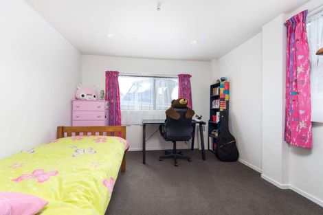 Photo of property in 14 Woodhouse Place, West Harbour, Auckland, 0618