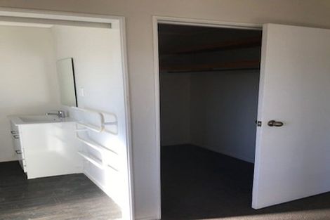 Photo of property in 5 San Bernadino Drive, Henderson, Auckland, 0612