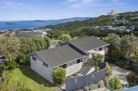 Photo of property in 6 Peach Tree Grove, Maungaraki, Lower Hutt, 5010