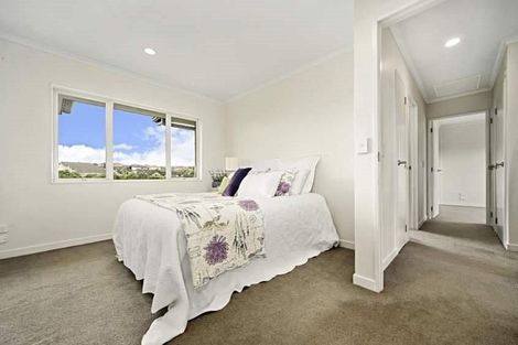 Photo of property in 2/10 Salford Crescent, Flat Bush, Auckland, 2019