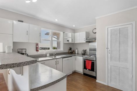 Photo of property in 10 Coronation Road, Glenfield, Auckland, 0627